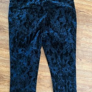 Free people nwt black blue snake jacquard velvet pants 27 small 3/4 womens